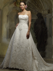 A slightly dipped strapless neckline begins this astonishing bodice